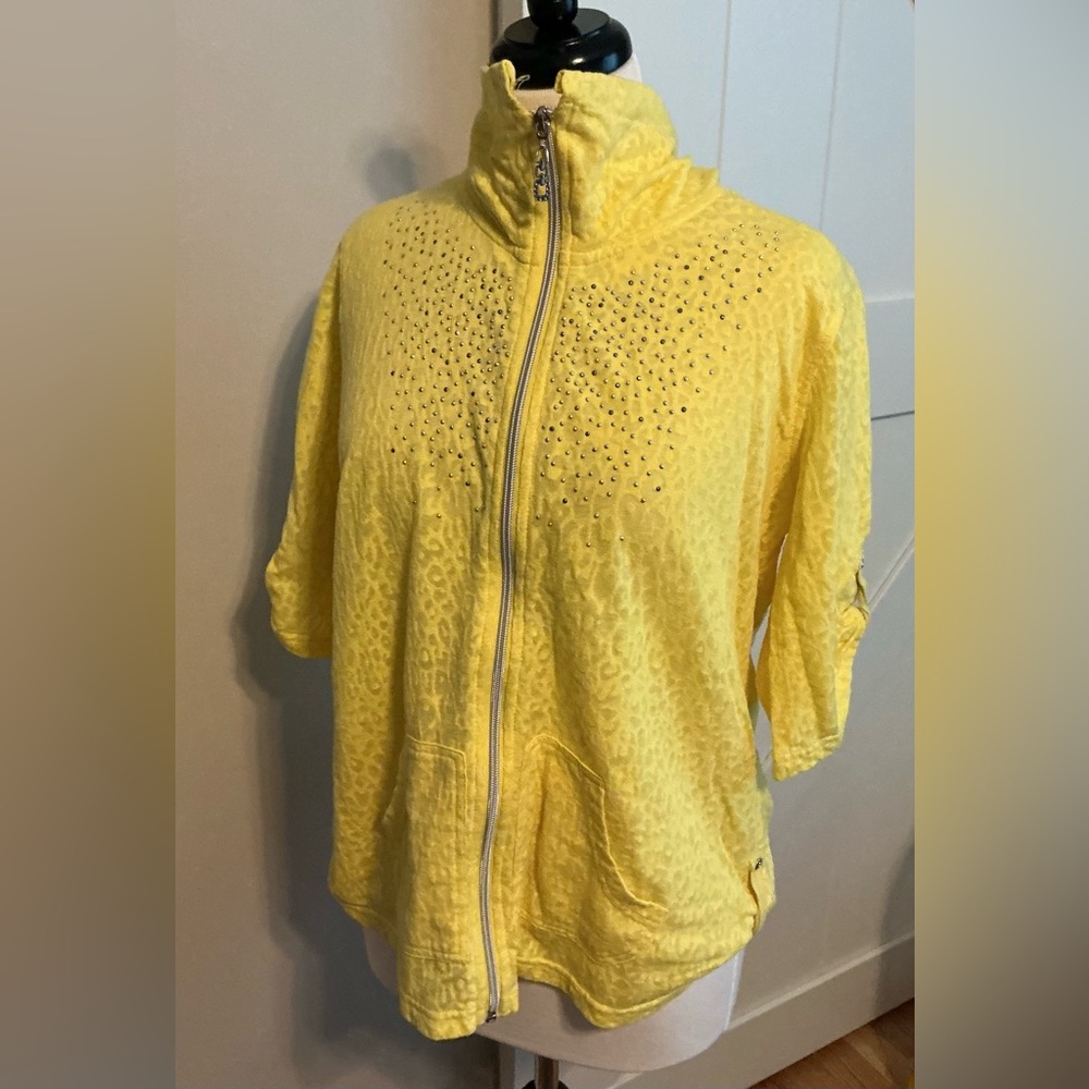 Three Hearts Large Yellow Zip up Top.